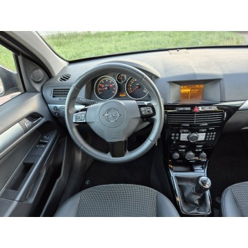 Opel Astra  Kombi 2010,  1.6 benzyna - Na sprzedaż za 12 400 zł - Zielona Łąka - zdjęcie 10