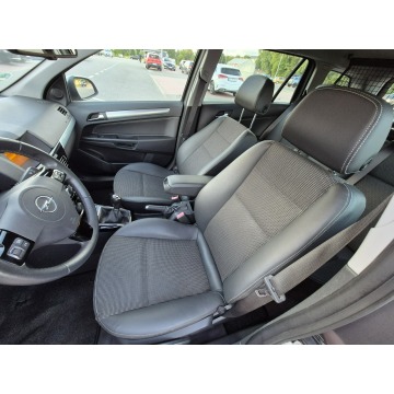 Opel Astra  Kombi 2010,  1.6 benzyna - Na sprzedaż za 12 400 zł - Zielona Łąka - zdjęcie 11