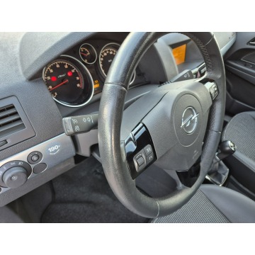 Opel Astra  Kombi 2010,  1.6 benzyna - Na sprzedaż za 12 400 zł - Zielona Łąka - zdjęcie 12