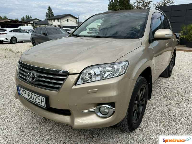 Toyota   SUV 2010,  2.0 benzyna+LPG, automat - Na sprzedaż za 38 800 zł - Pęcice