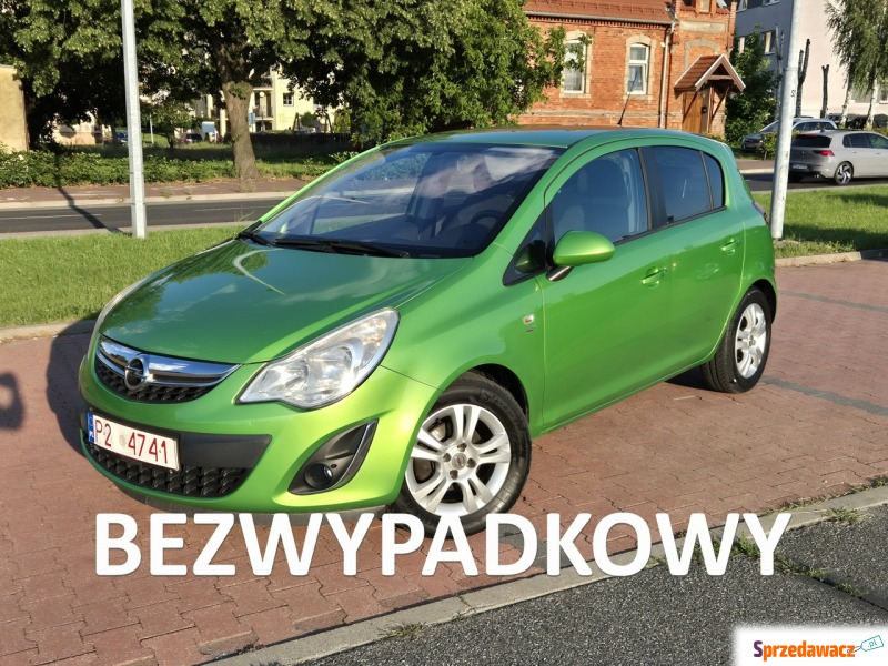 Opel Corsa  Hatchback 2011,  1.4 benzyna - Na sprzedaż za 17 400 zł - Zielona Łąka