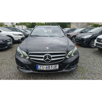 Mercedes - Benz E-klasa  Kombi 2013,  2.0 benzyna, automat - Na sprzedaż za 39 900 zł - Szczecin - zdjęcie 5