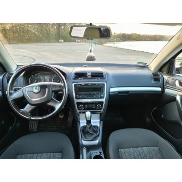 Skoda Octavia  Kombi 2009,  1.8 benzyna - Na sprzedaż za 11 000 zł - Wrocław - zdjęcie 4