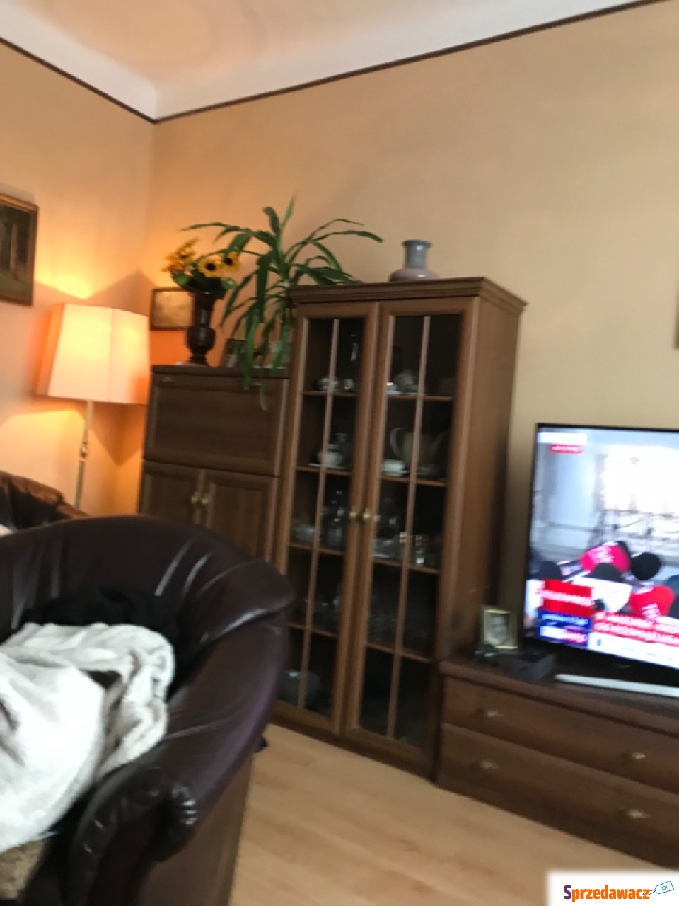 Do sprzedania piętro w kamienicy.