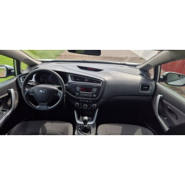 Kia Ceed  Hatchback 2016,  1.4 diesel - Na sprzedaż za 28 800 zł - Paproć - zdjęcie 11