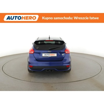 Ford Focus  Hatchback 2017,  2.0 benzyna - Na sprzedaż za 60 700 zł - Warszawa - zdjęcie 6