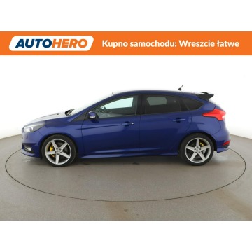 Ford Focus  Hatchback 2017,  2.0 benzyna - Na sprzedaż za 60 700 zł - Warszawa - zdjęcie 2