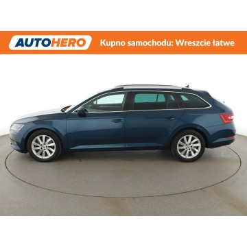 Skoda Superb  Kombi 2017,  2.0 benzyna, automat - Na sprzedaż za 74 100 zł - Warszawa - zdjęcie 2