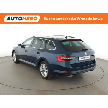 Skoda Superb  Kombi 2017,  2.0 benzyna, automat - Na sprzedaż za 74 100 zł - Warszawa - zdjęcie 4