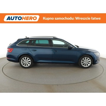 Skoda Superb  Kombi 2017,  2.0 benzyna, automat - Na sprzedaż za 74 100 zł - Warszawa - zdjęcie 9