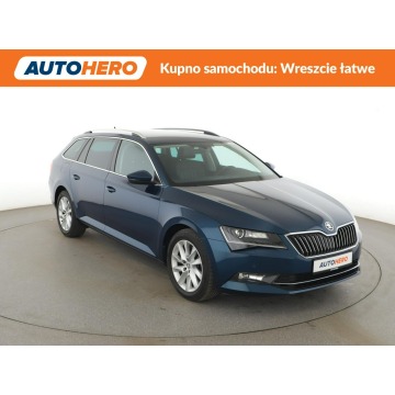 Skoda Superb  Kombi 2017,  2.0 benzyna, automat - Na sprzedaż za 74 100 zł - Warszawa - zdjęcie 10