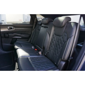 Kia Sorento  SUV 2023,  1.6 hybryda, automat - Na sprzedaż za 157 900 zł - Pęcice - zdjęcie 4