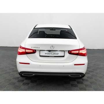 Mercedes - Benz A-klasa  Sedan/Limuzyna 2023,  2.0 diesel, automat - Na sprzedaż za 120 800 zł - Gdańsk - zdjęcie 10