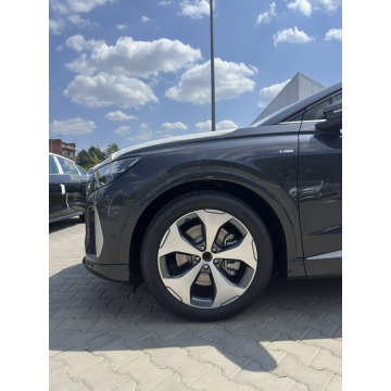 Audi Q4  SUV 2026 elektryczny, automat - Na sprzedaż za 248 247 zł - Radom - zdjęcie 3