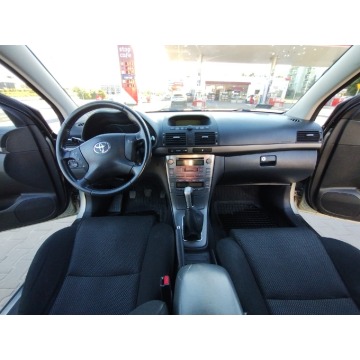 Toyota Avensis  Liftback 2005,  1.8 benzyna - Na sprzedaż za 10 000,00 zł - Kielce - zdjęcie 4