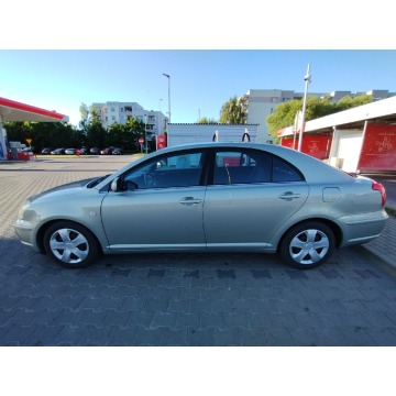 Toyota Avensis  Liftback 2005,  1.8 benzyna - Na sprzedaż za 10 000,00 zł - Kielce - zdjęcie 2