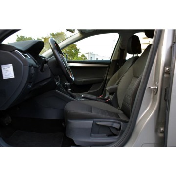 Skoda Octavia  Kombi 2018,  1.5 benzyna, automat - Na sprzedaż za 41 900 zł - Warszawa - zdjęcie 4
