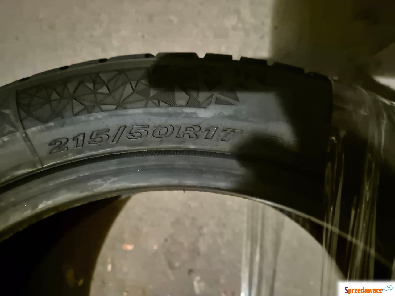Nexen zimowe 215/50 R17