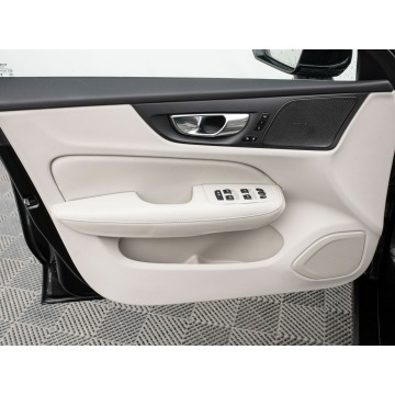 Volvo S60  Sedan/Limuzyna 2023,  2.0 benzyna, automat - Na sprzedaż za 131 850 zł - Gdynia - zdjęcie 9