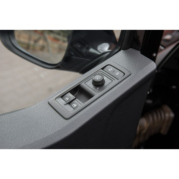 Volkswagen Caravelle  Bus 2017,  2.0 diesel, automat - Na sprzedaż za 73 900 zł - Podzagajnik - zdjęcie 12