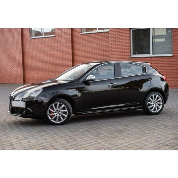Alfa Romeo Giulietta  Hatchback 2011,  1.4 benzyna - Na sprzedaż za 27 900 zł - Podzagajnik - zdjęcie 7