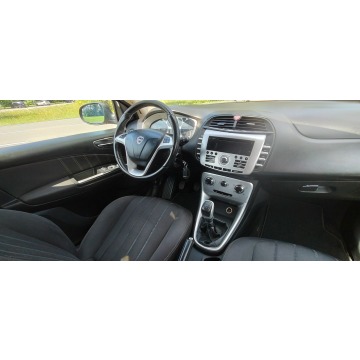 Lancia Delta  Hatchback 2009,  1.4 benzyna - Na sprzedaż za 13 900 zł - Goczałkowice-Zdrój - zdjęcie 9