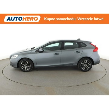 Volvo V40  Hatchback 2019,  2.0 benzyna - Na sprzedaż za 52 300 zł - Warszawa - zdjęcie 2