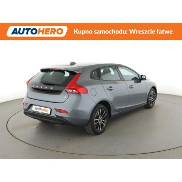 Volvo V40  Hatchback 2019,  2.0 benzyna - Na sprzedaż za 52 300 zł - Warszawa - zdjęcie 7