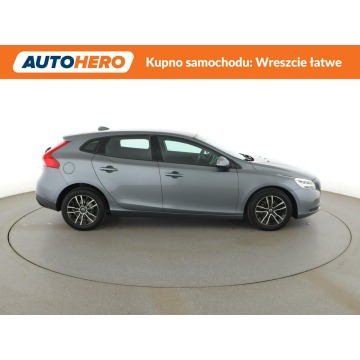 Volvo V40  Hatchback 2019,  2.0 benzyna - Na sprzedaż za 52 300 zł - Warszawa - zdjęcie 9