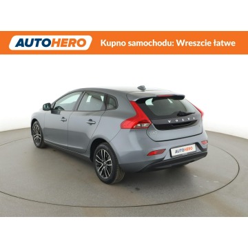 Volvo V40  Hatchback 2019,  2.0 benzyna - Na sprzedaż za 52 300 zł - Warszawa - zdjęcie 4