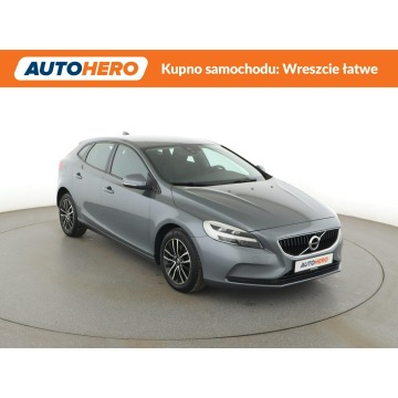 Volvo V40  Hatchback 2019,  2.0 benzyna - Na sprzedaż za 52 300 zł - Warszawa - zdjęcie 10