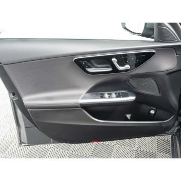 Mercedes - Benz C-klasa  Sedan/Limuzyna 2024,  2.0 diesel, automat - Na sprzedaż za 176 850 zł - Gdańsk - zdjęcie 9