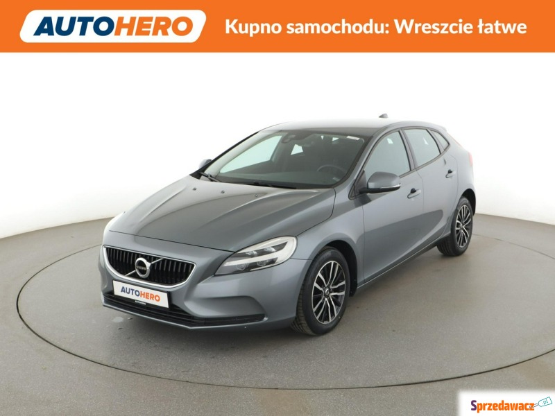 Volvo V40  Hatchback 2019,  2.0 benzyna - Na sprzedaż za 52 300 zł - Warszawa
