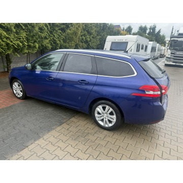 Peugeot 308  Kombi 2018,  1.5 diesel, automat - Na sprzedaż za 18 900 zł - Zielona Łąka - zdjęcie 4