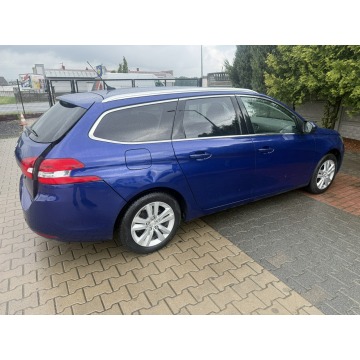 Peugeot 308  Kombi 2018,  1.5 diesel, automat - Na sprzedaż za 18 900 zł - Zielona Łąka - zdjęcie 6