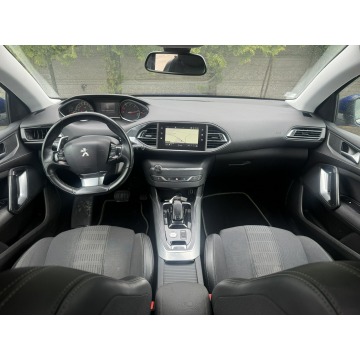 Peugeot 308  Kombi 2018,  1.5 diesel, automat - Na sprzedaż za 18 900 zł - Zielona Łąka - zdjęcie 8