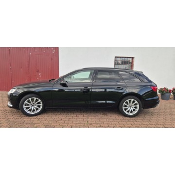 Audi A4  Kombi 2022,  2.0 benzyna, automat - Na sprzedaż za 98 800 zł - Paproć - zdjęcie 4