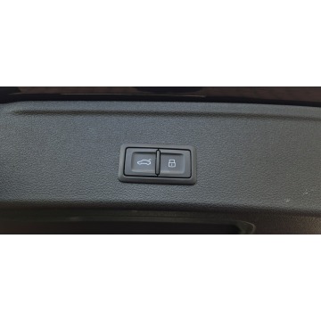 Audi A4  Kombi 2022,  2.0 benzyna, automat - Na sprzedaż za 98 800 zł - Paproć - zdjęcie 9