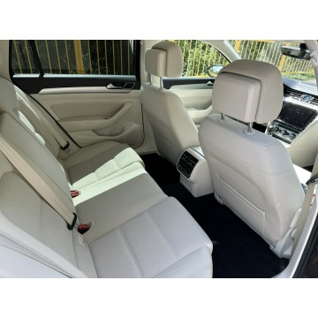 Volkswagen Passat  Kombi 2016,  1.6 diesel - Na sprzedaż za 42 999 zł - Gostyń - zdjęcie 7