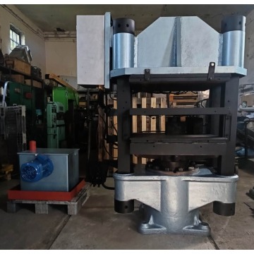 Prasa hydrauliczna czeska stoły 800 x 800mm.