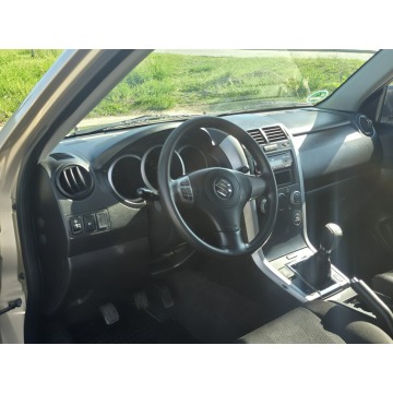 Suzuki Grand Vitara  SUV 2011,  1.6 benzyna - Na sprzedaż za 27 900 zł - Piekoszów - zdjęcie 7