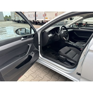 Volkswagen Passat  Kombi 2023,  1.5 benzyna, automat - Na sprzedaż za 75 000 zł - Jawczyce - zdjęcie 10