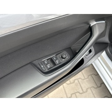 Volkswagen Passat  Kombi 2023,  1.5 benzyna, automat - Na sprzedaż za 75 000 zł - Jawczyce - zdjęcie 12