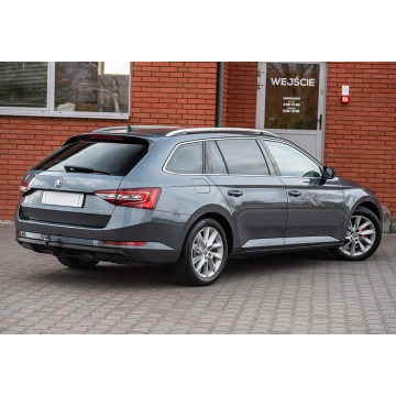 Skoda Superb  Kombi 2018,  2.0 diesel, automat - Na sprzedaż za 59 900 zł - Podzagajnik - zdjęcie 11