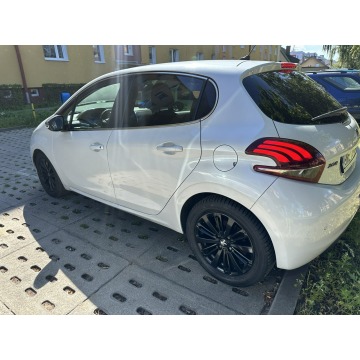 Peugeot 208  Hatchback 2017,  1.2 benzyna, automat - Na sprzedaż za 24 500 zł - Wejherowo - zdjęcie 6