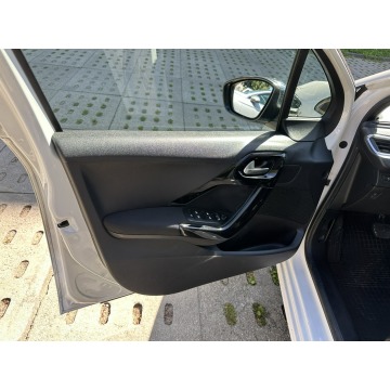 Peugeot 208  Hatchback 2017,  1.2 benzyna, automat - Na sprzedaż za 24 500 zł - Wejherowo - zdjęcie 11
