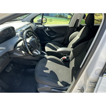 Peugeot 208  Hatchback 2017,  1.2 benzyna, automat - Na sprzedaż za 24 500 zł - Wejherowo - zdjęcie 9