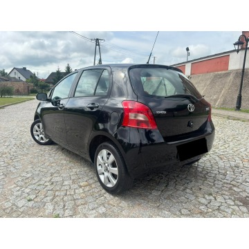 Toyota Yaris  Hatchback 2007,  1.3 benzyna - Na sprzedaż za 15 900 zł - Myszyniec - zdjęcie 2