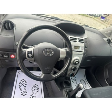 Toyota Yaris  Hatchback 2007,  1.3 benzyna - Na sprzedaż za 15 900 zł - Myszyniec - zdjęcie 7