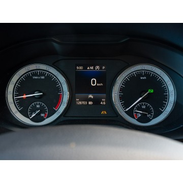 Skoda Karoq  SUV 2019,  1.6 diesel, automat - Na sprzedaż za 68 910 zł - Gdynia - zdjęcie 12
